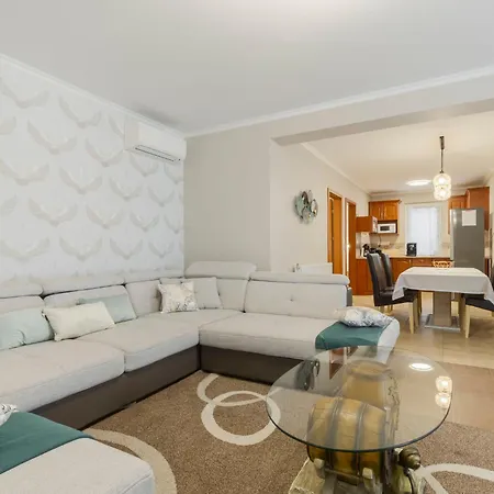 Holiday home Petka By Interhome